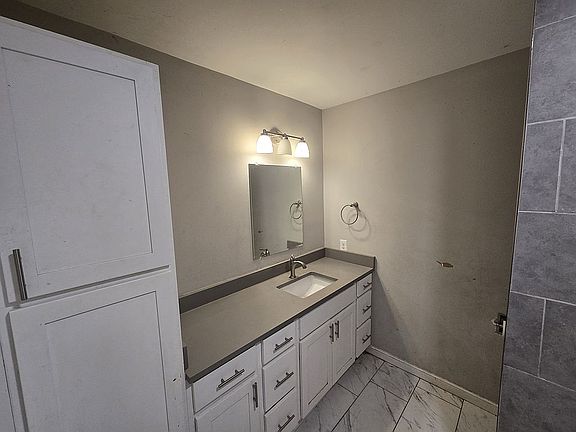 5th image of 815 Highridge Ln