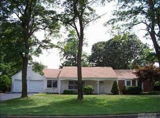 2 Half Hollow Ct, Lake Grove, NY 11755