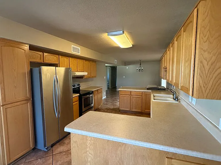 164 E Martin Dr — Photo 7