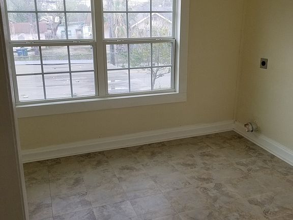 4th image of 107 STANLEY CT