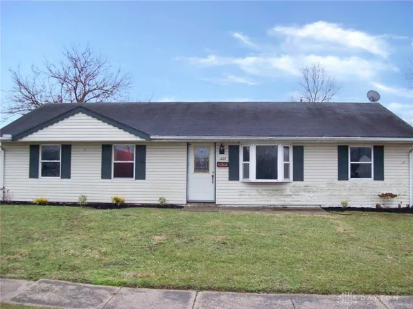 1207 Chalet Dr, New Carlisle, OH 45344