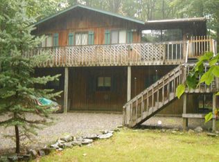 24 E Creek View Dr, Gouldsboro, PA 18424
