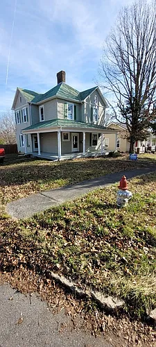 606 Hillcrest Dr Photo 1