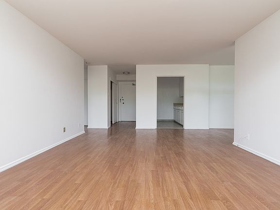 3rd image of 240 Oriole Pkwy #50057A-206