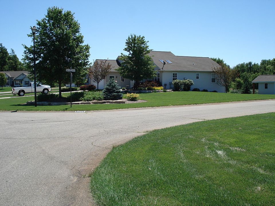 SIde view -coming towards ho