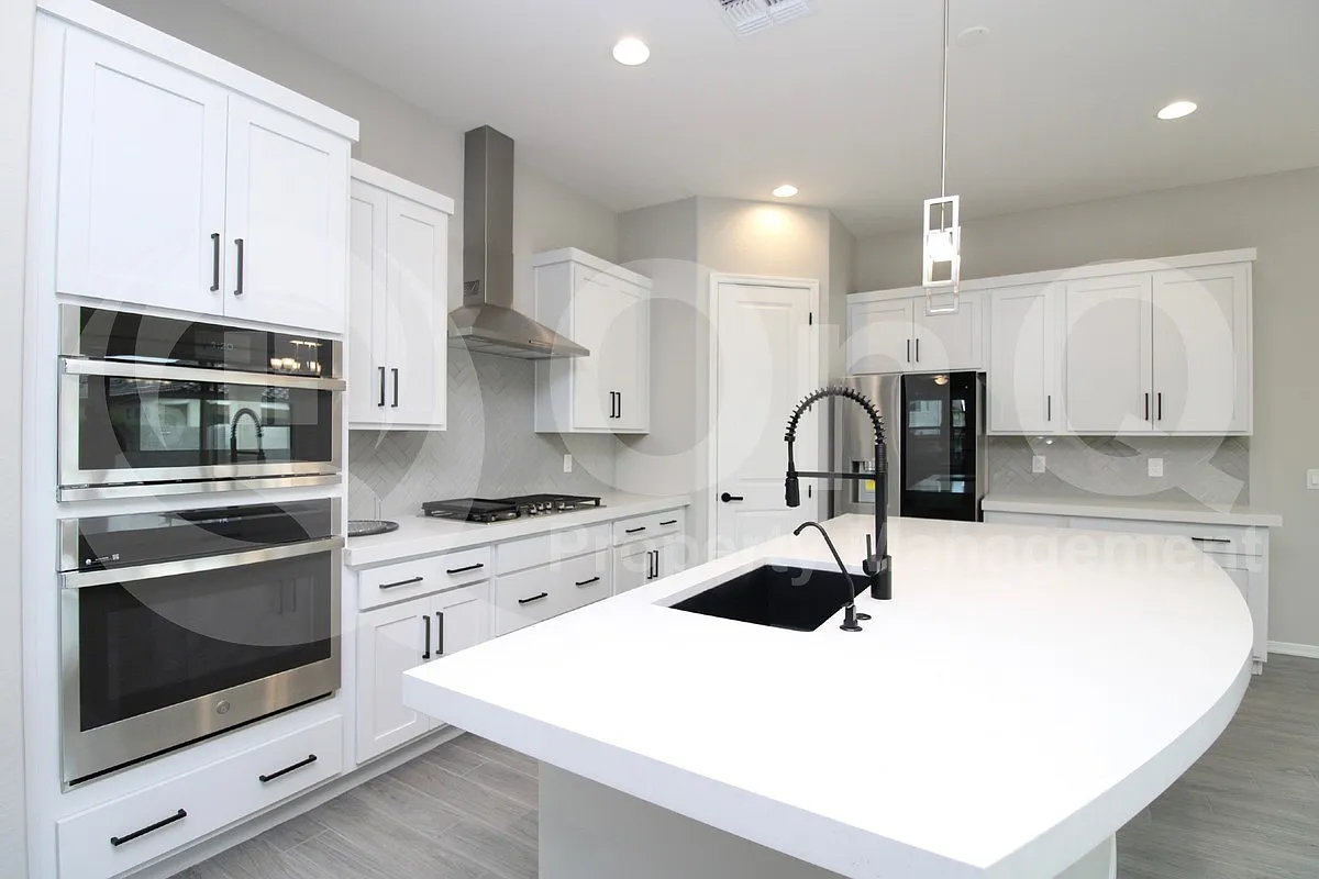 3 bed, 3.0 bath, 1863 sqft, $2,999 — Photo 3