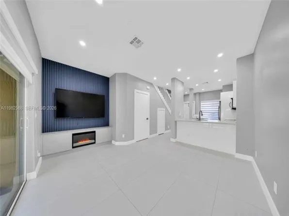 358 SW 122nd Ave, Pembroke Pines, FL 33025