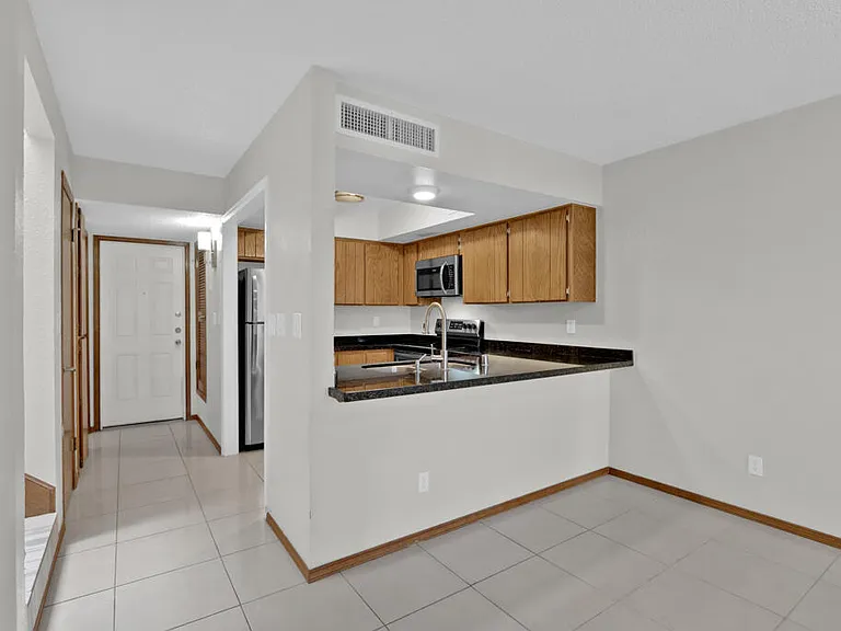 730 N Resler Dr #B — Photo 20