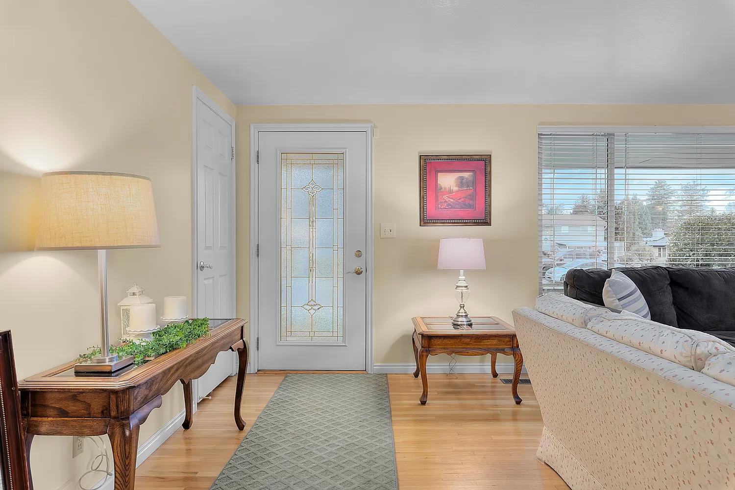 4 bed, 2400 sqft, $3,500 — Photo 3