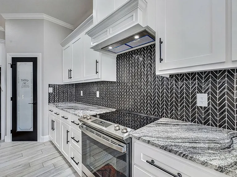 8619 La Jolla Dr — Photo 20