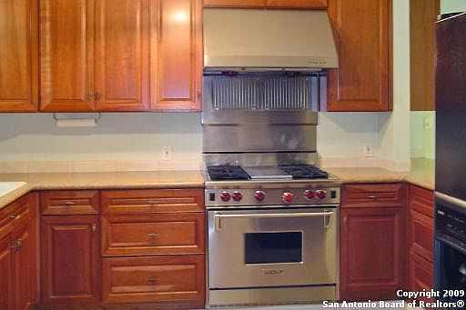 4th image of 411 Corona St