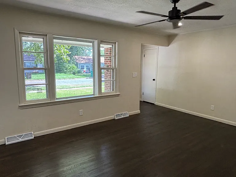 1531 E Crowley St #1531 — Photo 2
