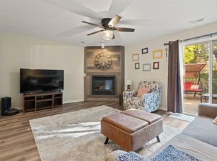 209 SW Pinetree Ln APT B, Lees Summit, MO 64063