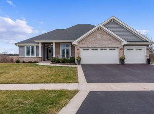 480 Burled Wood Dr, Poplar Grove, IL 61065