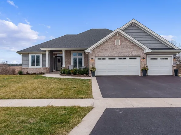 480 Burled Wood Dr, Poplar Grove, IL 61065