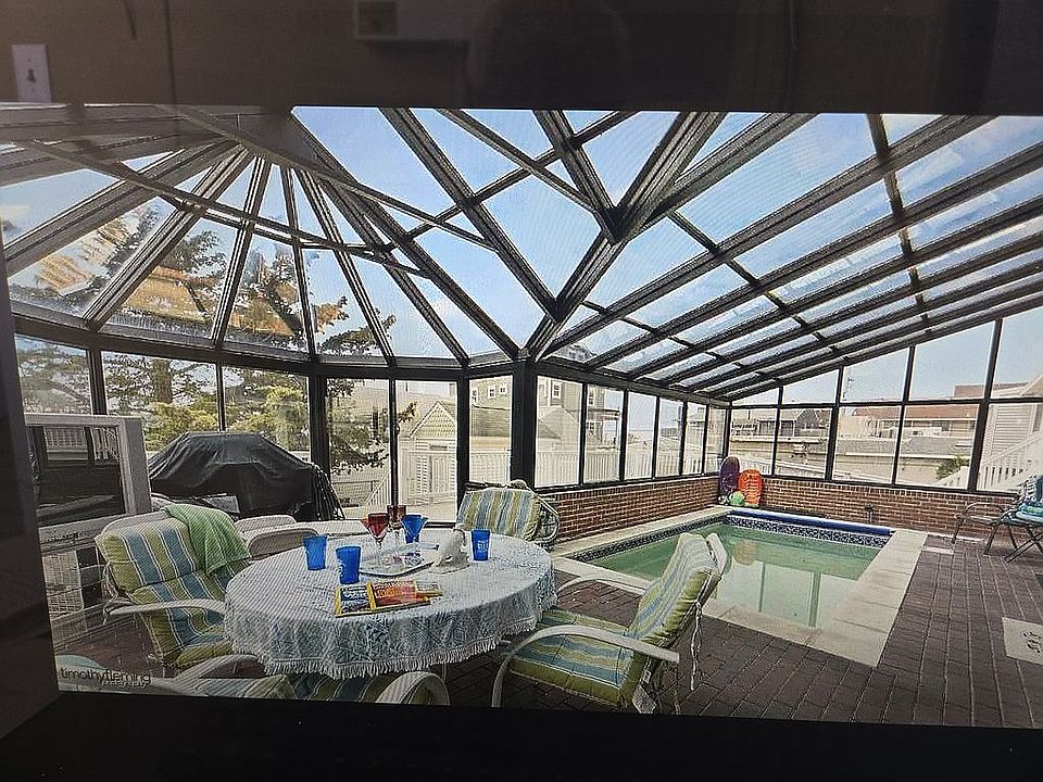 2nd image of 130 W 3rd Ave N