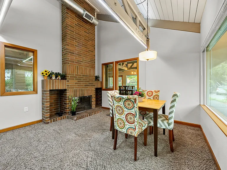 Westlakes Apartments — Photo 2