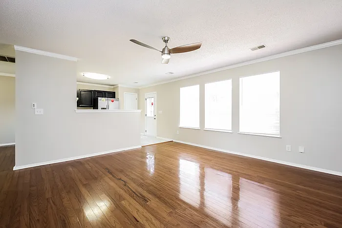 121 Hatters Ct — Photo 5