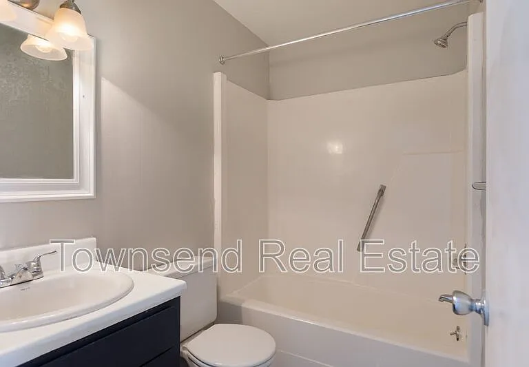 5849A Century Oaks Dr — Photo 8
