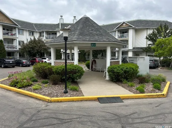 UNIT 305-303 Pinehouse DRIVE, Saskatoon, SK S7K 7Z4