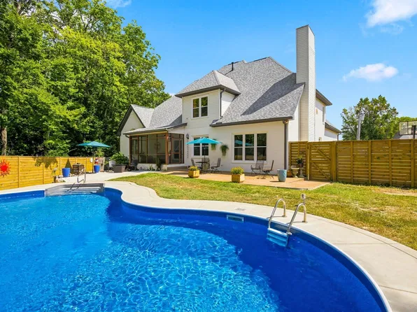 1004 Cross Creek Ct, Hendersonville, TN 37075