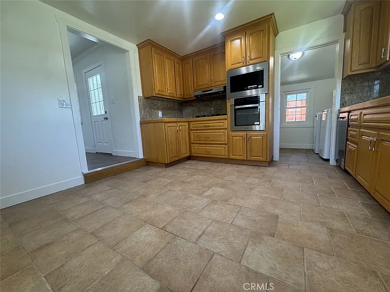 7245 Wish Ave — Photo 9