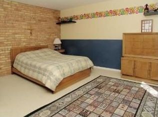 1822 Somerset Ln, Northbrook, IL 60062
