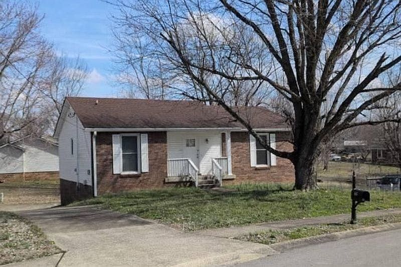 1st image of 136 Cunningham Pl