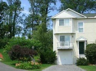 706 Timber Ridge Dr, Camillus, NY 13031