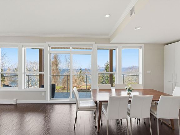 4th image of 439 College Rd #204