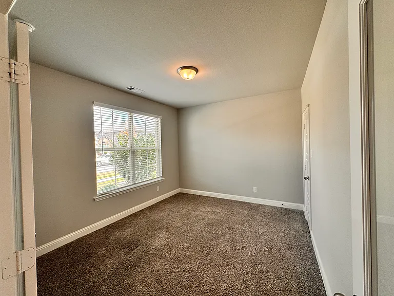 1091 Putnam Dr — Photo 6