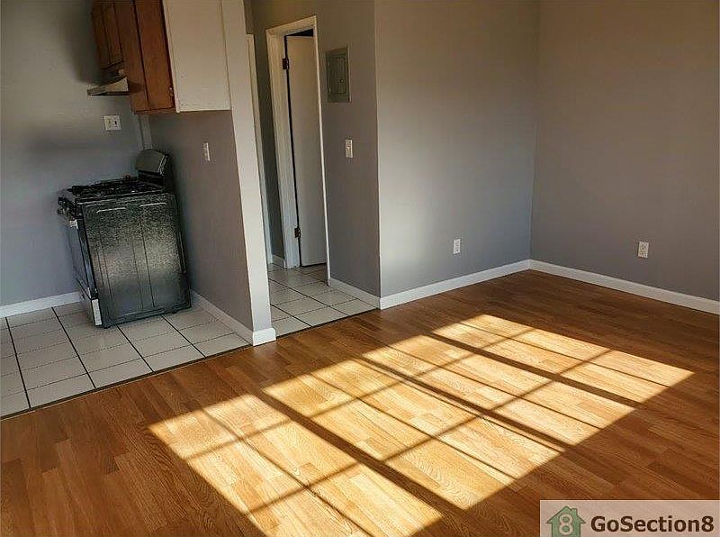 2nd image of 300 S 9th St #300