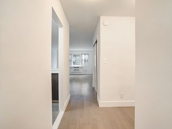4th image of 145 E 27th St APT 10D
