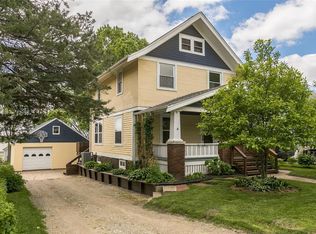 211 32nd St NE, Cedar Rapids, IA 52402