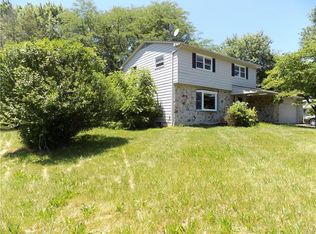 7573 Red Oak Ln, Macungie, PA 18062