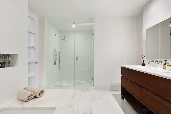 Sold by Compass | media 33