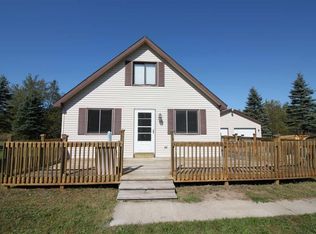 73 E Dusty Ln, Maple City, MI 49664
