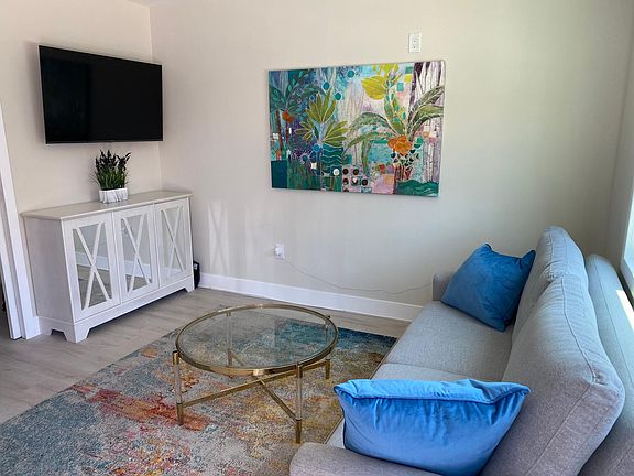 3rd image of 1616-18 Herbert Pl