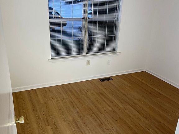 5th image of 340 Cashel Ct