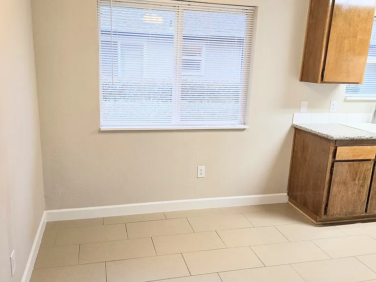 322 Lorraine Ave #A — Photo 8