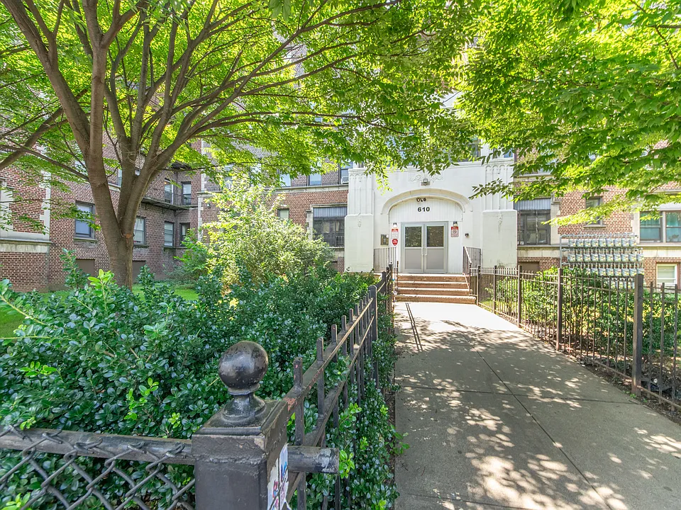 610 Salem Ave