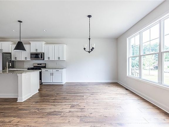 4th image of 1296 Ainsworth Aly