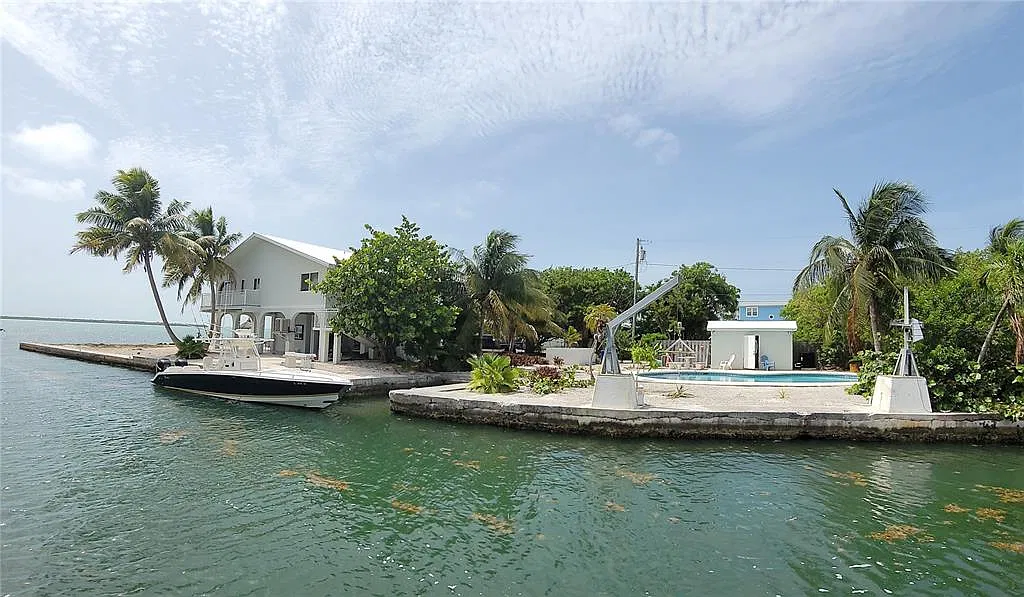 3 bed, 3.0 bath, 1643 sqft, $12,000 — Photo 3