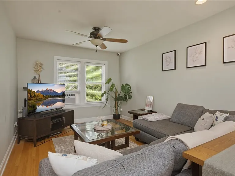 1319 W Addison St #3A — Photo 3