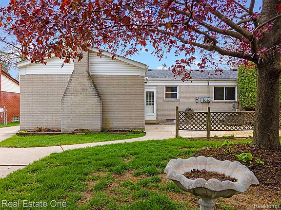 4th image of 1668 Castleton Dr