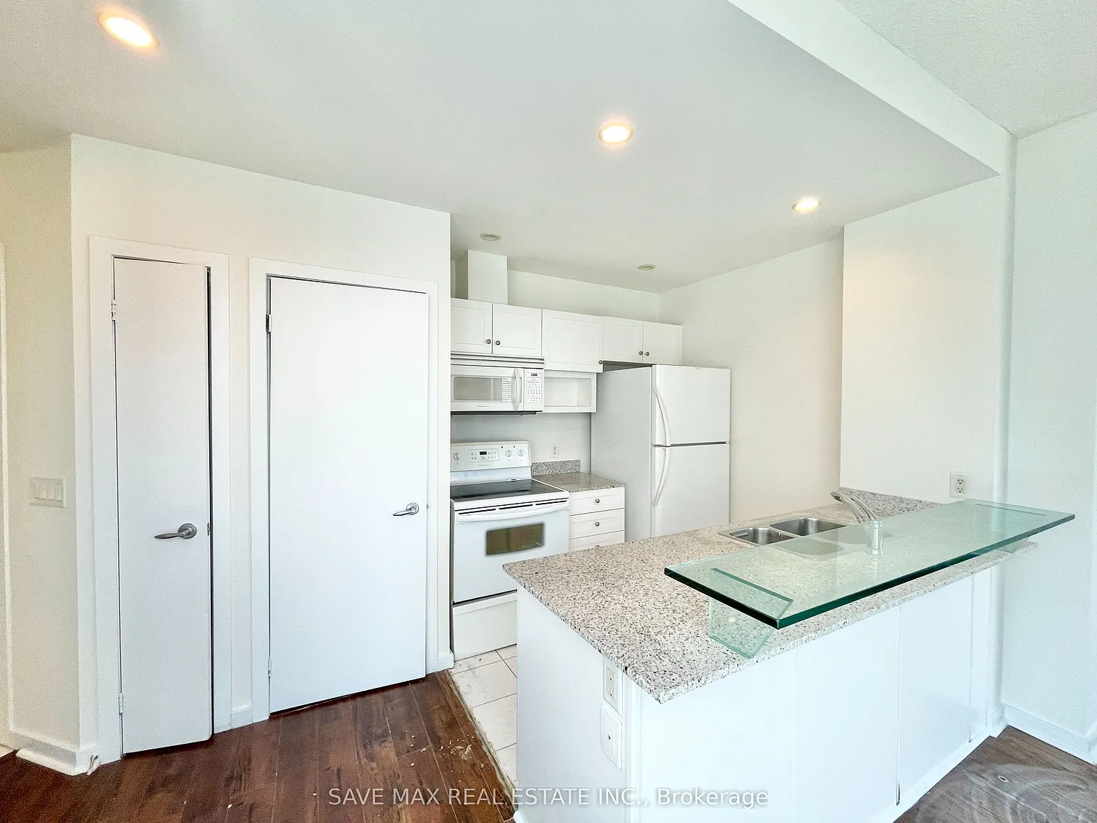 1 bed, $2,300 — Photo 3