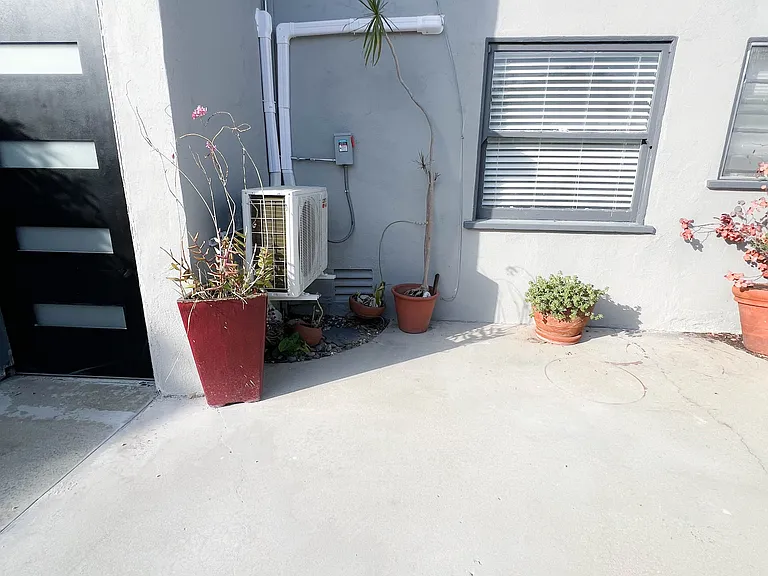 1506 1/2 Maple St #1506 — Photo 53