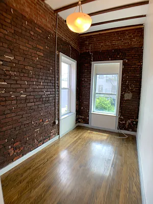 Rented by Cargon Realty | media 9