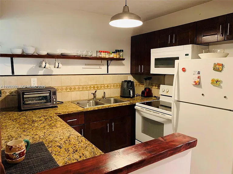 5855 Washington St #90 — Photo 8