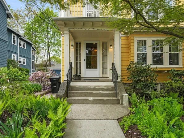 11 Flint Rd #1, Watertown, MA 02472